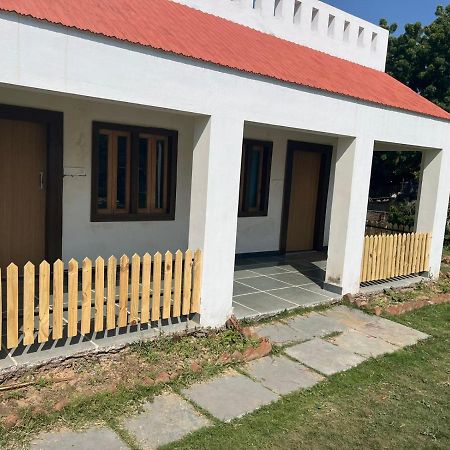 The Offbeat Lounge Hotel Udaipur Exterior photo