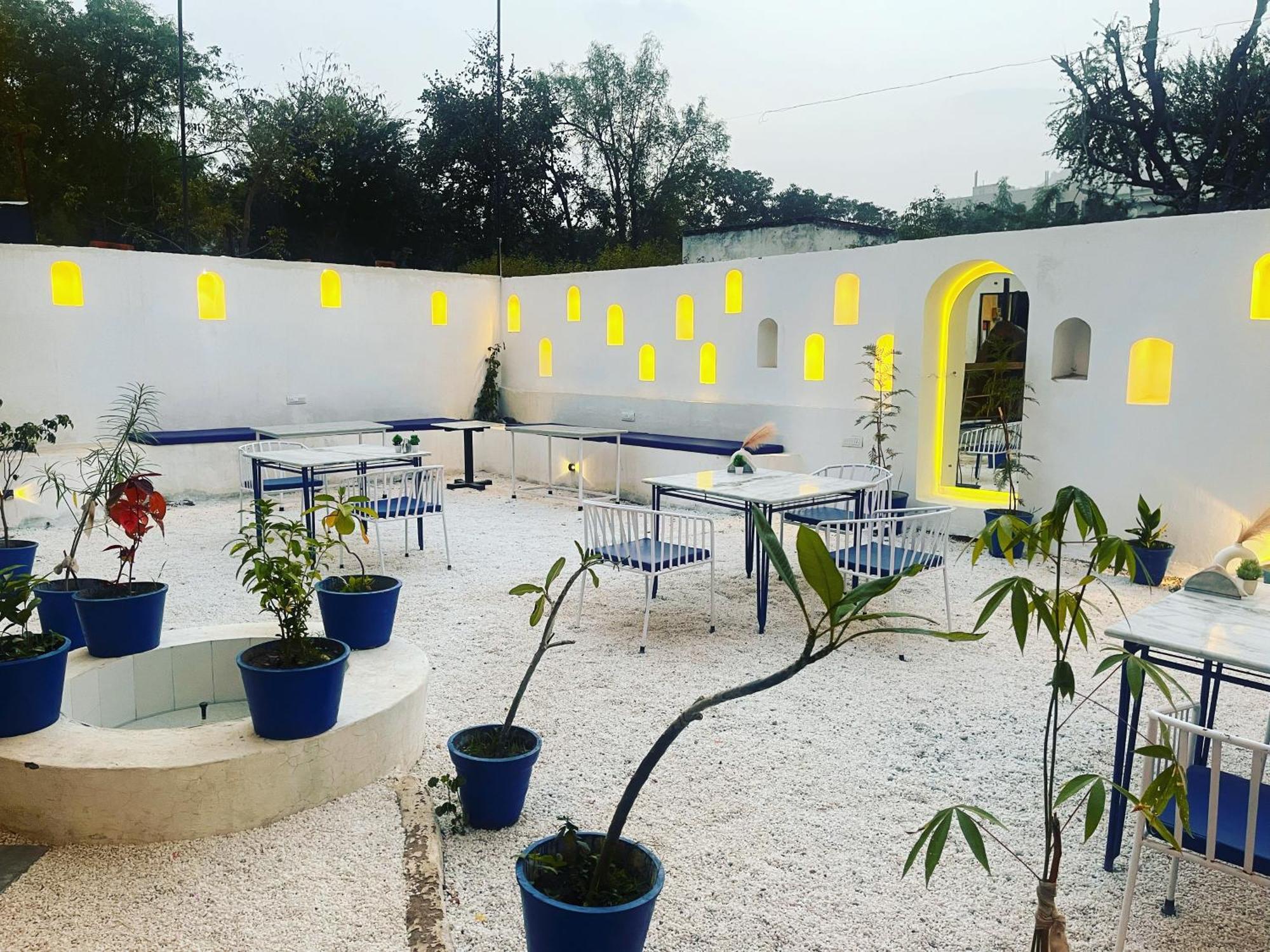 The Offbeat Lounge Hotel Udaipur Exterior photo