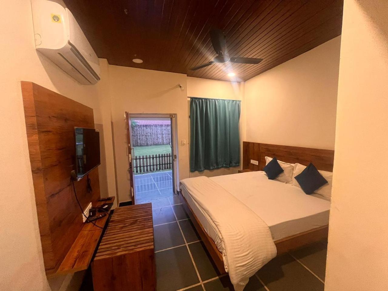 The Offbeat Lounge Hotel Udaipur Exterior photo